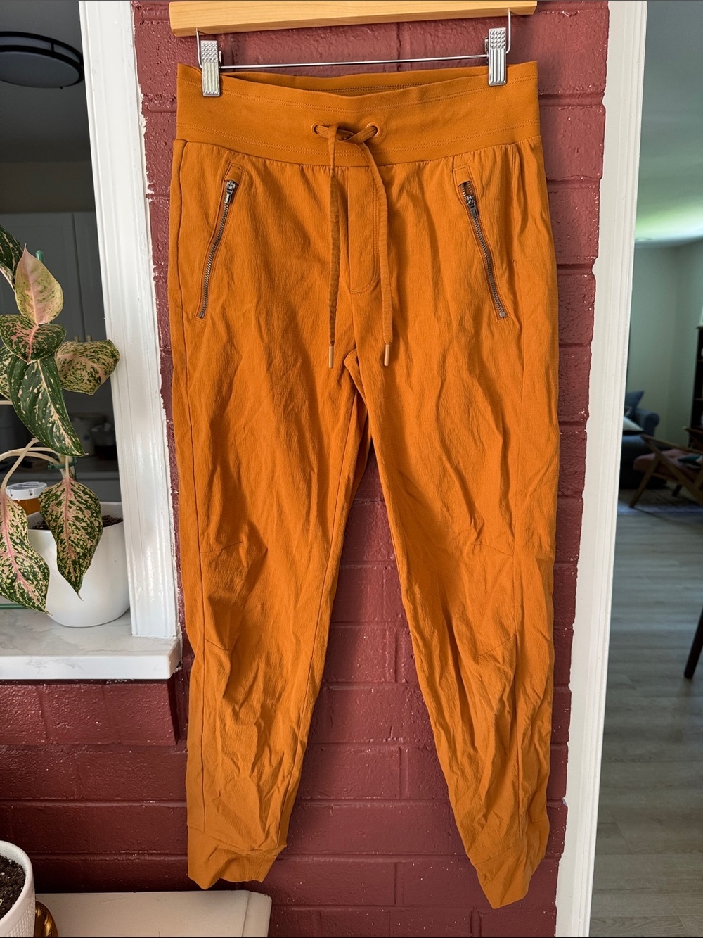 Athleta Trekkie North Jogger w/ Zip Pockets in Spiced Orange Hiking Pants Size 0
